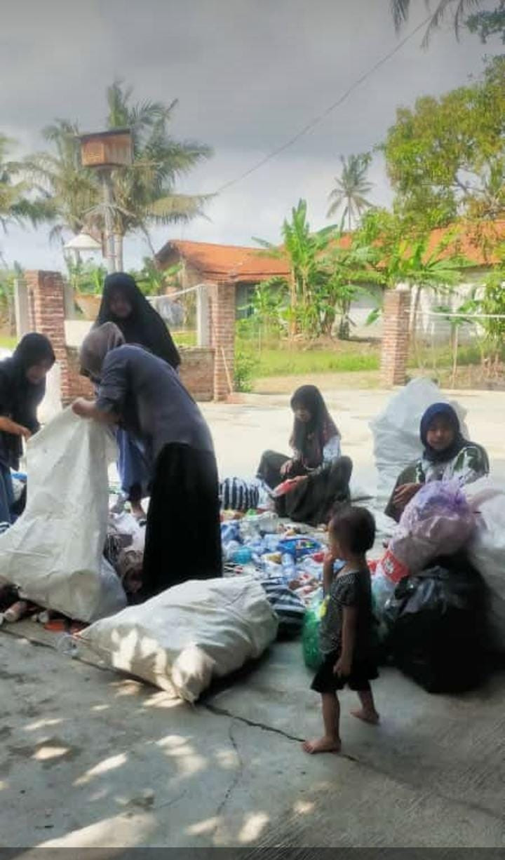 Penimbangan Bank Sampah Albarokah