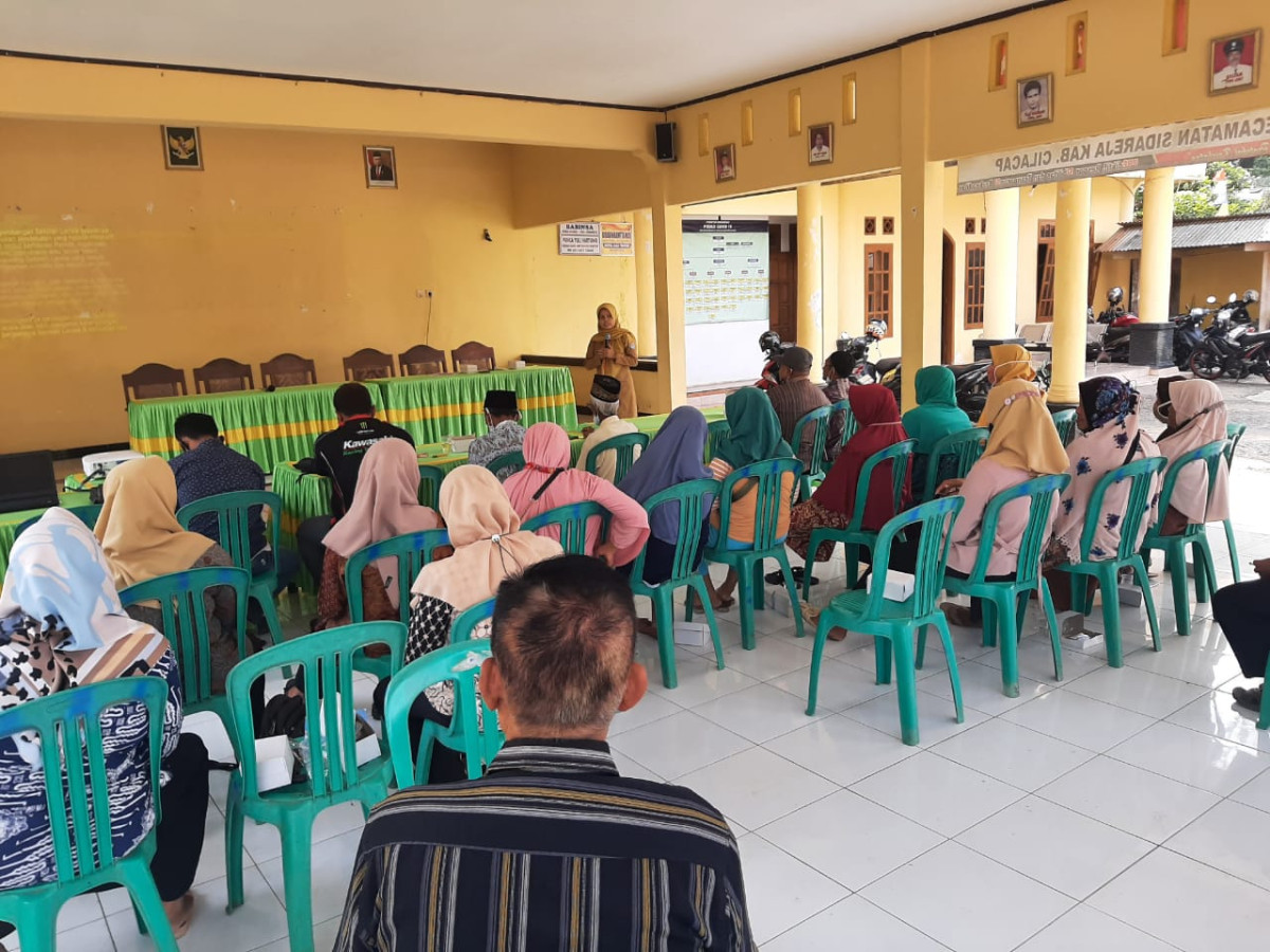 Gambar 1. Pertemuan Operasional Ketahanan Keluarga Berbasis Poktan di Kampung KB Desa Kunci