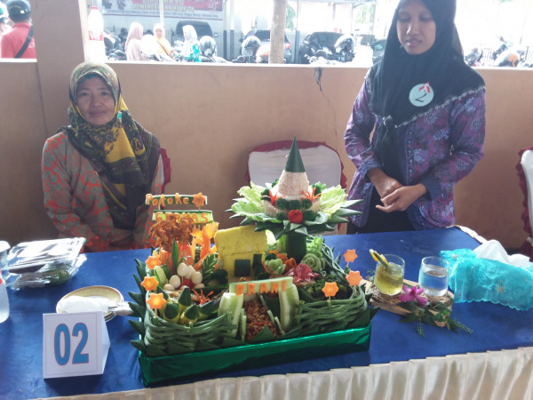 Hasil merias tumpeng