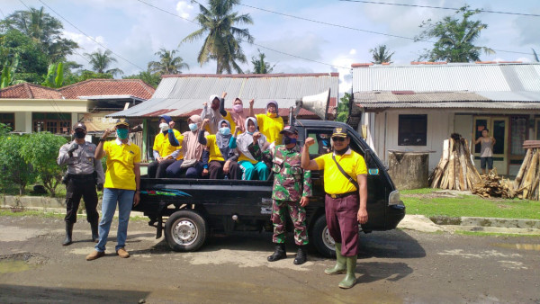 Penyemprotan serentak dlm rangka membetantas virus corona atau covid 19 desa karangasem