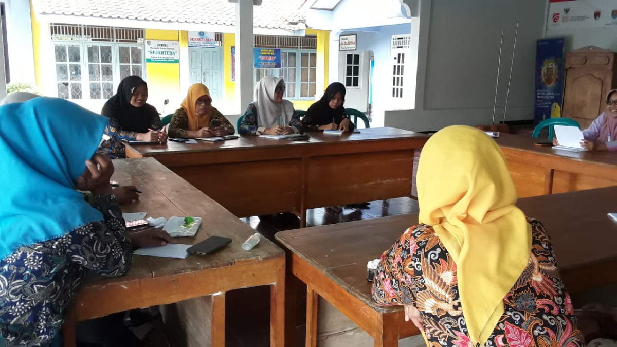 Pokja kampung kb sedang di pi,pin oleh plkb