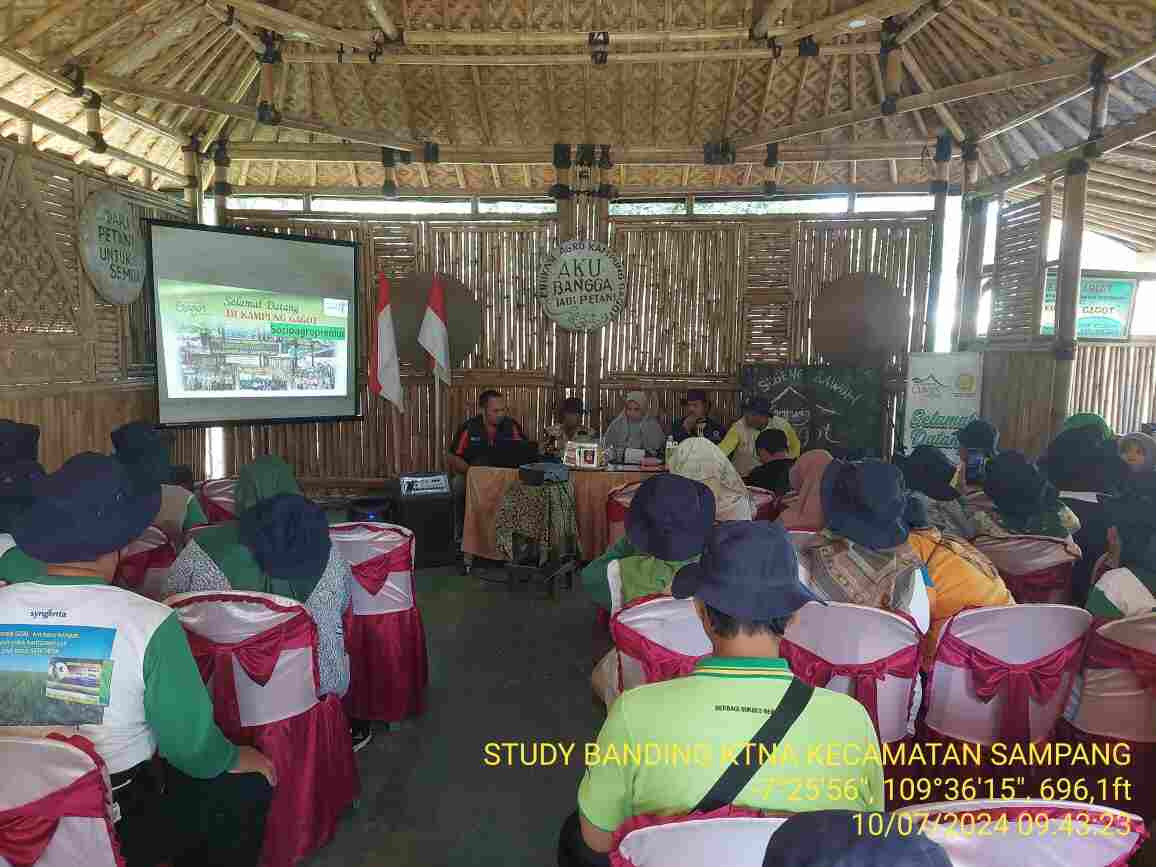 Pengurus KWT Dan Kelompok Tani Desa Karangasem Mengikuti Kegiatan Study Banding