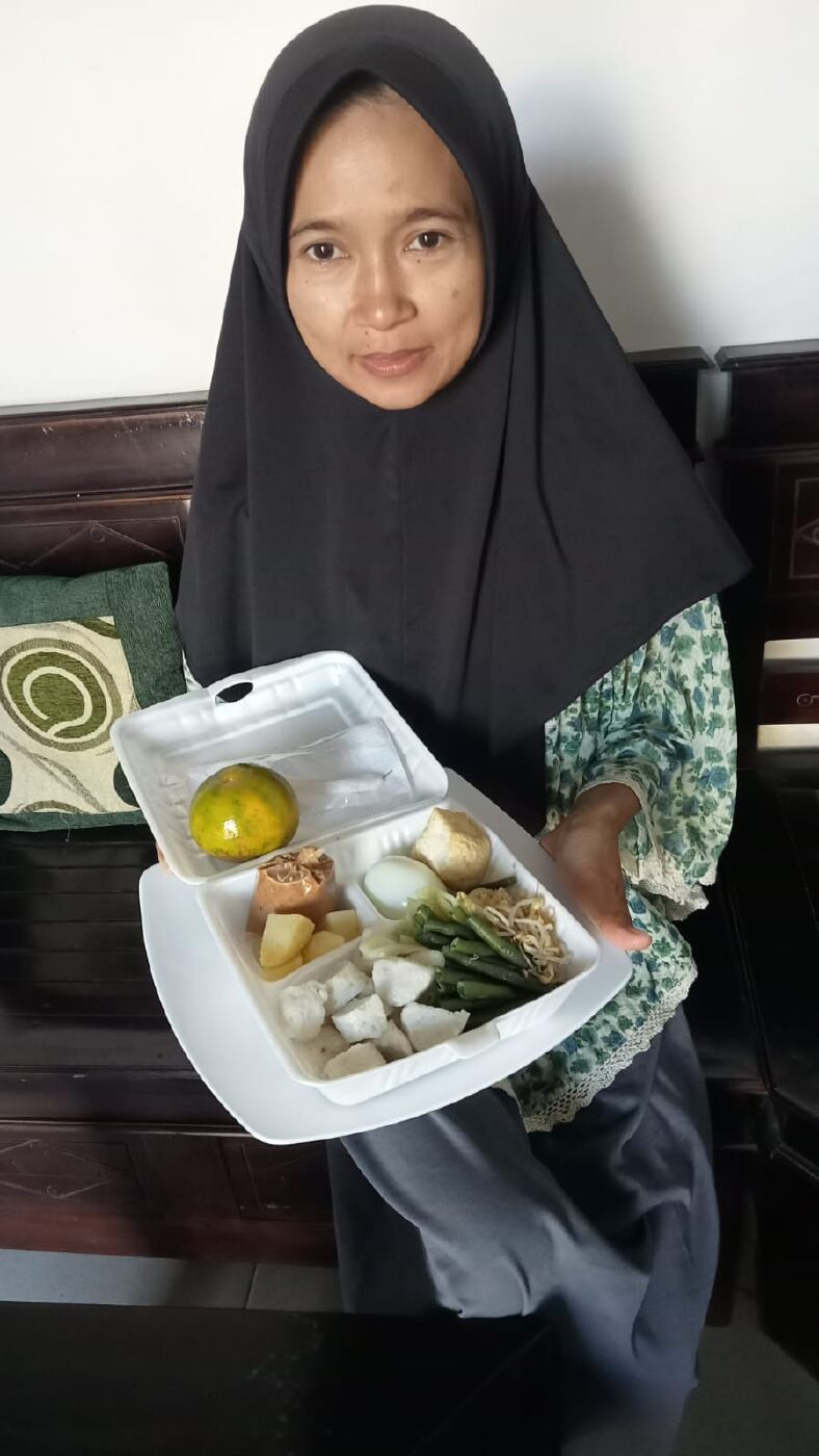 PMT Ibu Hamil KEK Hari Ke-6 dengan menu Gado-Gado dan Buah Jeruk