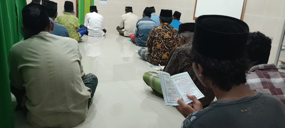 Kegiatan Rutin Yasin Tahlil Mushola Al Ikhlas RW 04