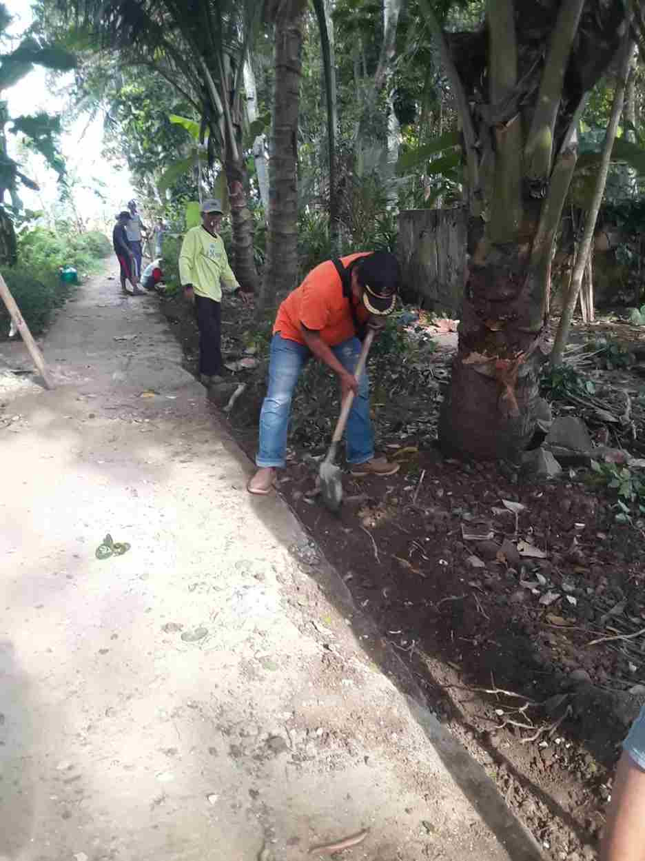 Kerja Bakti Jalan Makam RT 01 RW 07