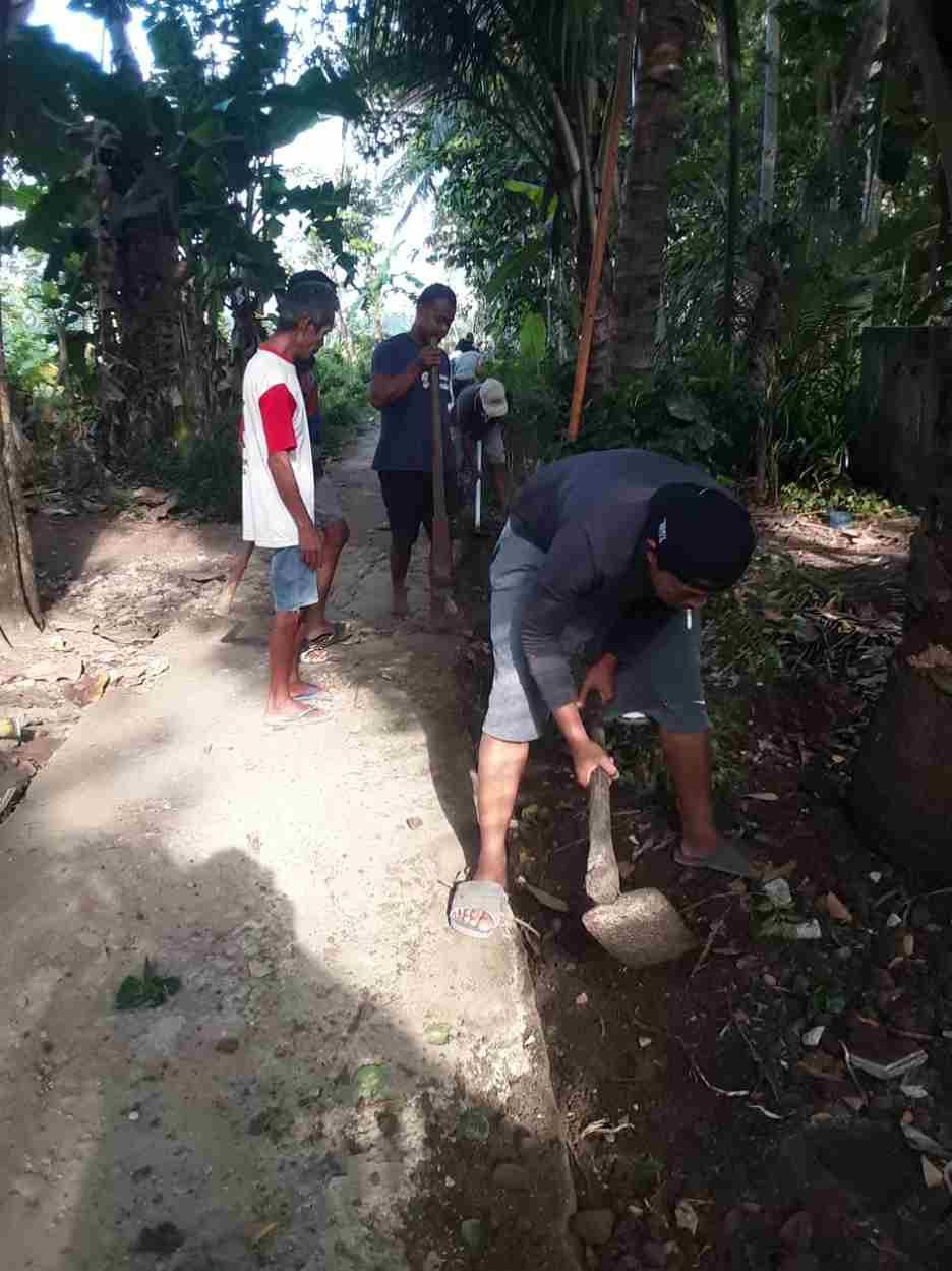 Kerja Bakti Jalan Makam RT 01 RW 07