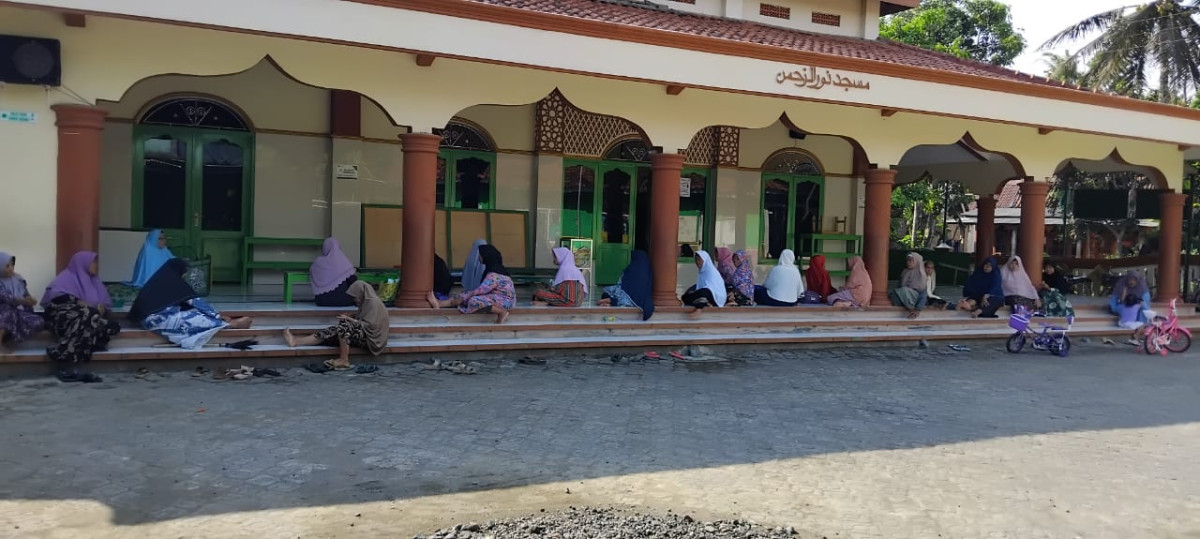 Kegiatan Rutinan Muslimat Dan Fatayat NU Desa Karangasem