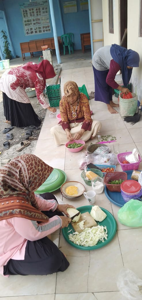 Proses Penyiapan Bahan Makanan Menu Bumil Kek, Stunting dan Girang