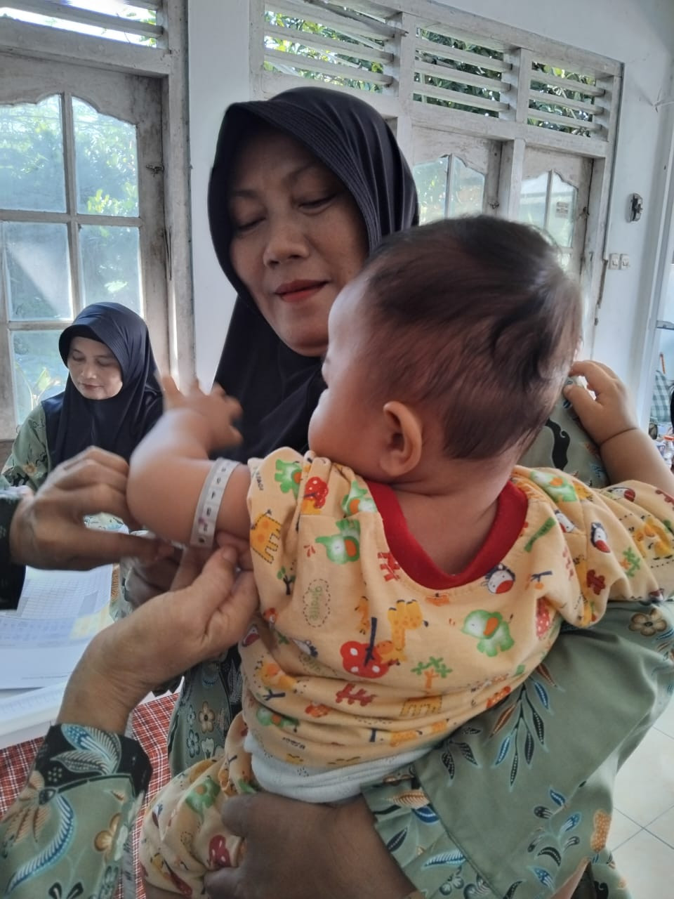 pengukuran lingkar lengan atas