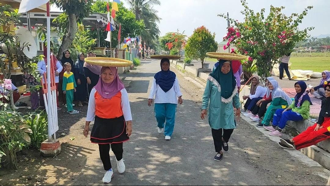 lomba nyunggi tampah