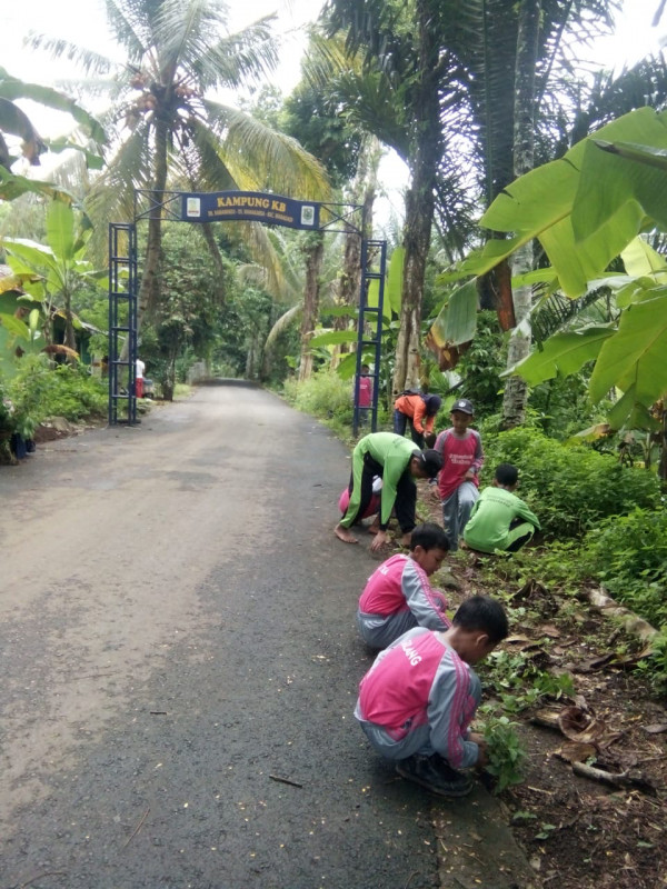 Kegiatan Kerja bakti di kampung kb sembada 