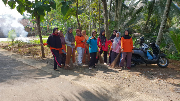 Kerja bakti kampung kb sembada dusun rawawindu