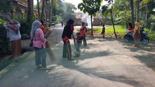 Kerja bakti kampung kb sembada dusun rawawindu