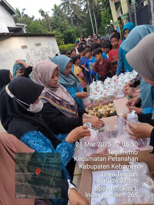 Berbagi Takjil Bersama PKK Desa Tegalretno