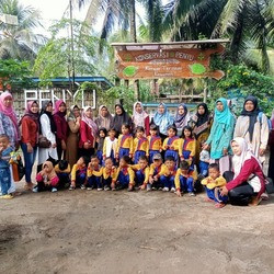 Kegiatan Edukasi Konservasi Penyu bersama Kepala Sekolah, Bunda PAUD, peserta didik dan wali murid