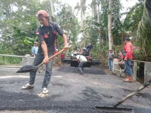 Peningkatan Jalan Angganya RT 02 RW 02 dengan Aspal AC-BC