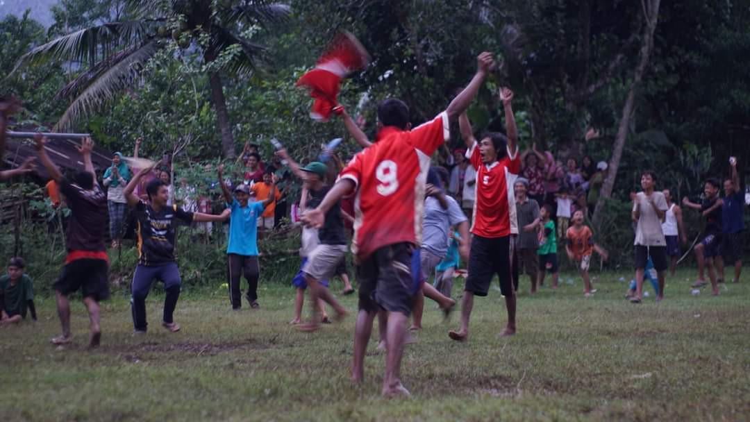 Lomba sepak bola antar RT