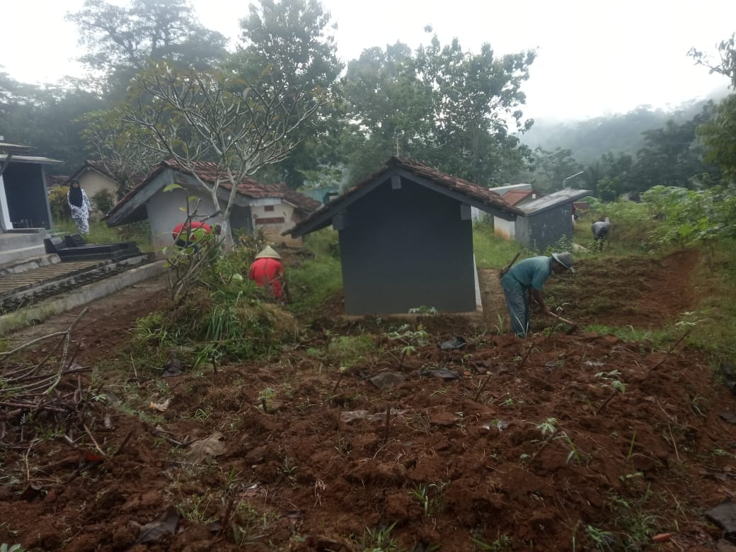 Bersih makam