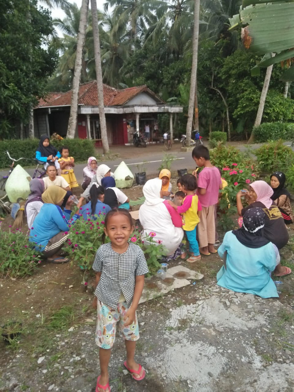 kerja bakti area tanaman bunga