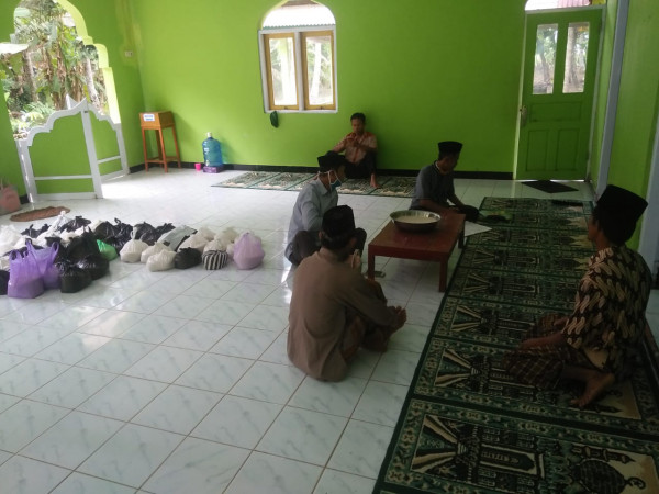 kegiatan panitia zakat fitrah di masjid desa wonorejokulon