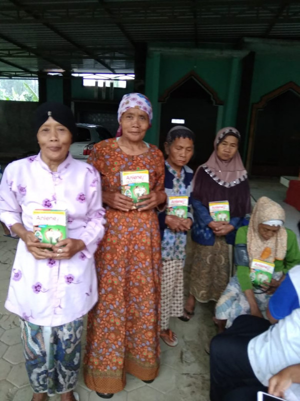 Pembagian susu kepada balita, ibu menyusui, ibu hamil dan lansia