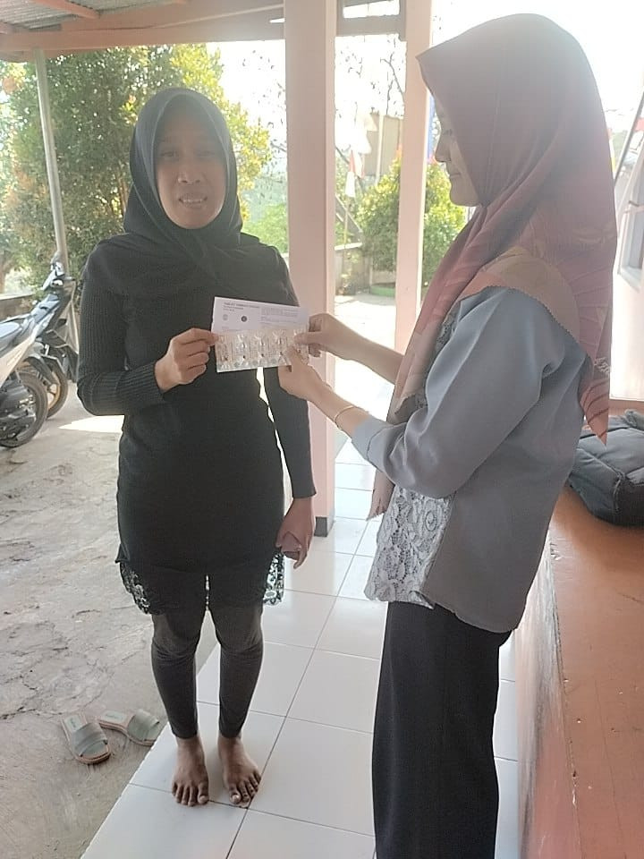 PEMBERIAN TABLET TAMBAH DARAH BAGI REMAJA PUTRI DAN IBU HAMIL