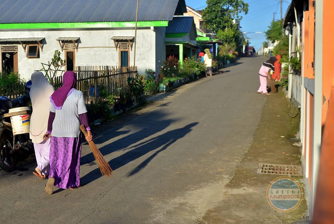 Kerja Bakti Minggu Pahing