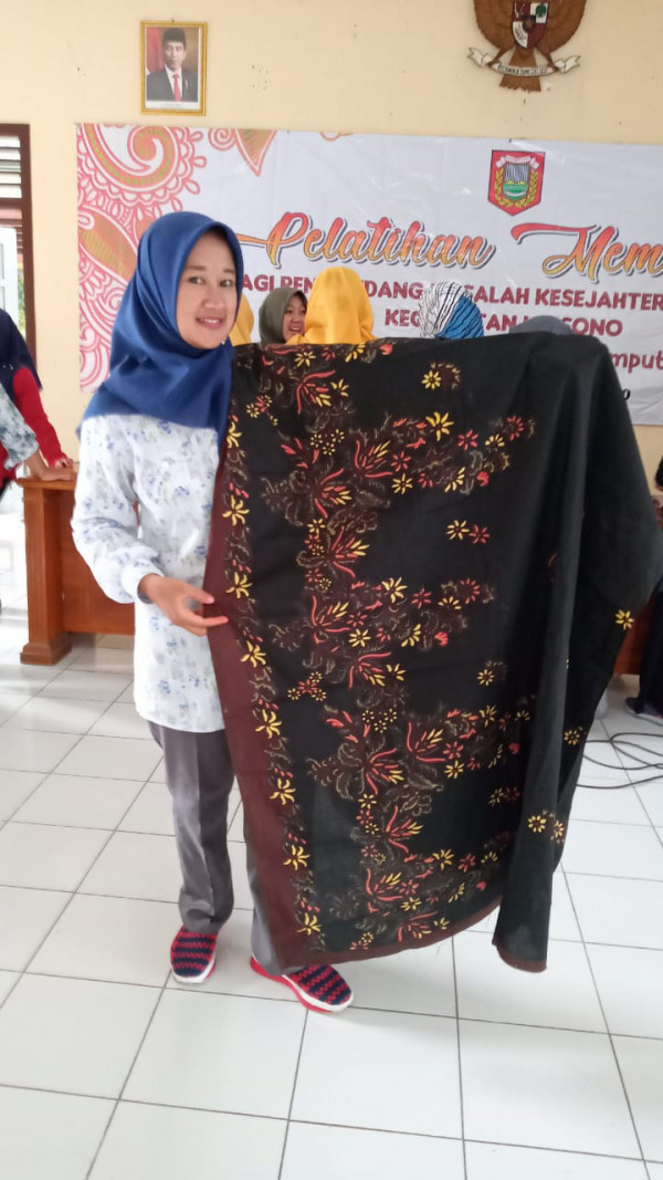 Pelatihan Batik bagi Penyandang Masalah Kesejahteraan Masyarakat