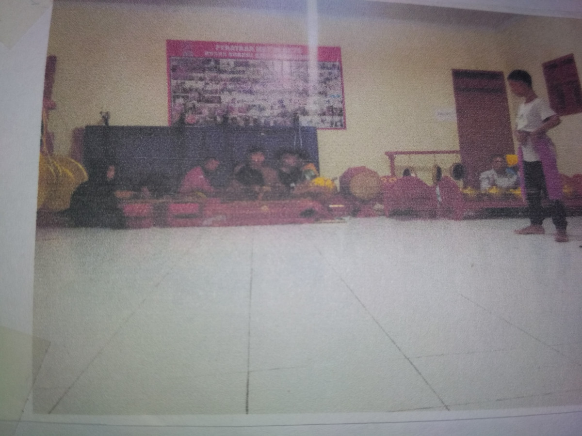 Latihan tari Lengger