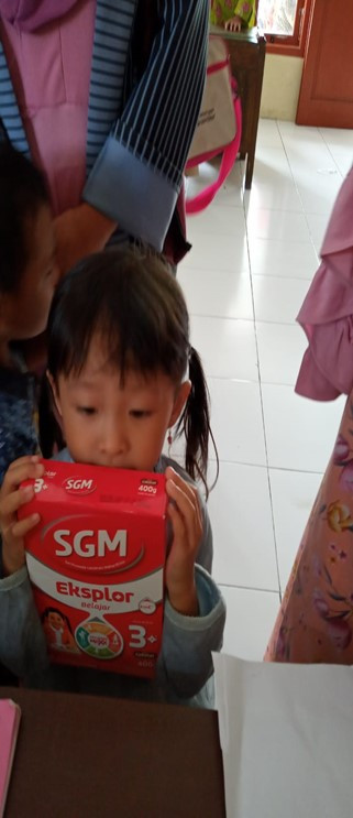 Pemberian tambahan asupan gizi bagi balita dengan status gizi kurang