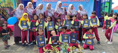 Pendidikan Anak Usia Dini (PAUD) dan Taman Kanak-Kanak (TK) - mempersiapkan anak-anak untuk memasuki pendidikan lebih lanjut