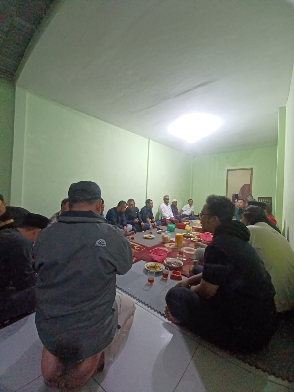 Pertemuan rutin bapak-bapak RT 04 RW 05