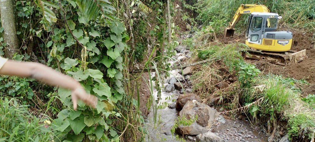 pengerukan pinggir sungai