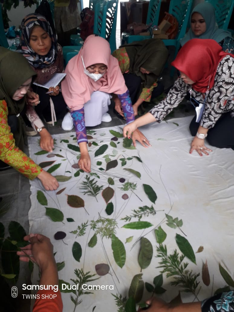 Pelatihan Membuat Ecoprint