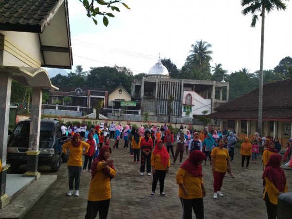 peserta senam massal