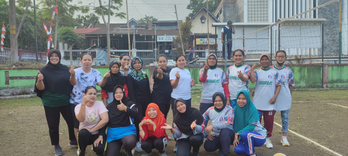 Team volly dari kadus 2 dan kadus 4