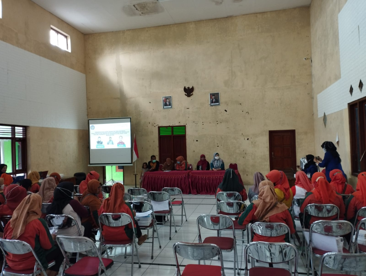 Kegiatan penyuluhan dengan narasumber dari Jurusan Pendidikan Biologi FMIPA UNY