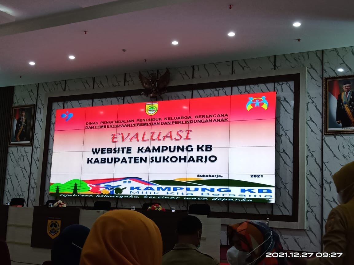 Mengikuti evaluasi website Kampung KB Kabupaten Sukoharjo dari Perwakilan BKKBN Provinsi Jawa Tengah .