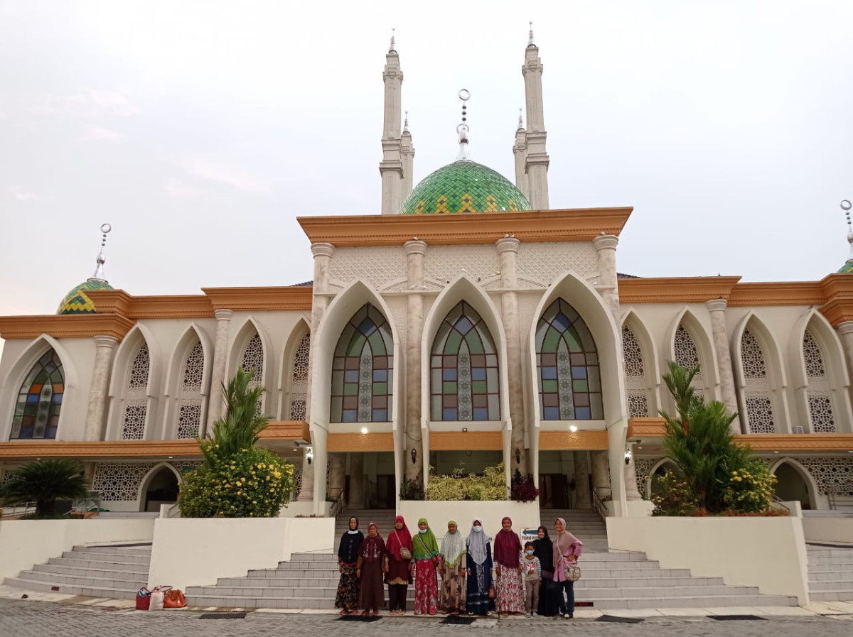Sholat Jumat Di Masjid Agung Sukoharjo