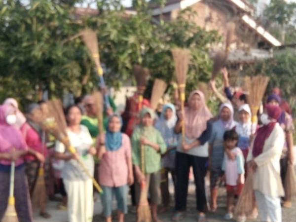 Kebersihan lingkungan masyarakat Kampung KB pada Hari Pemungutan Sampah Nasional