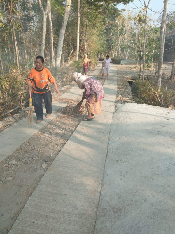 Kerja Bakti dalam rangka World Cleanup Day serentak di Lingkungan Kampung KB Melati Dusun Mengger