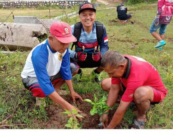 Penanaman buah-buahan menjadikan masyarakat mengerti akan pentingnya kelestarian lingkungan 