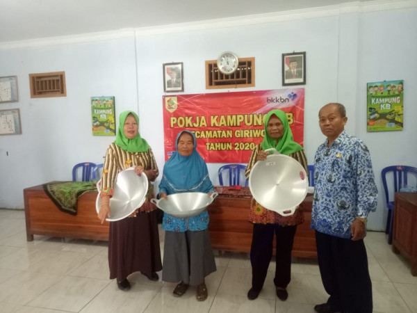 Program edukasi masyarakat agar dapat melestarikan lingkungan di Kampung KB