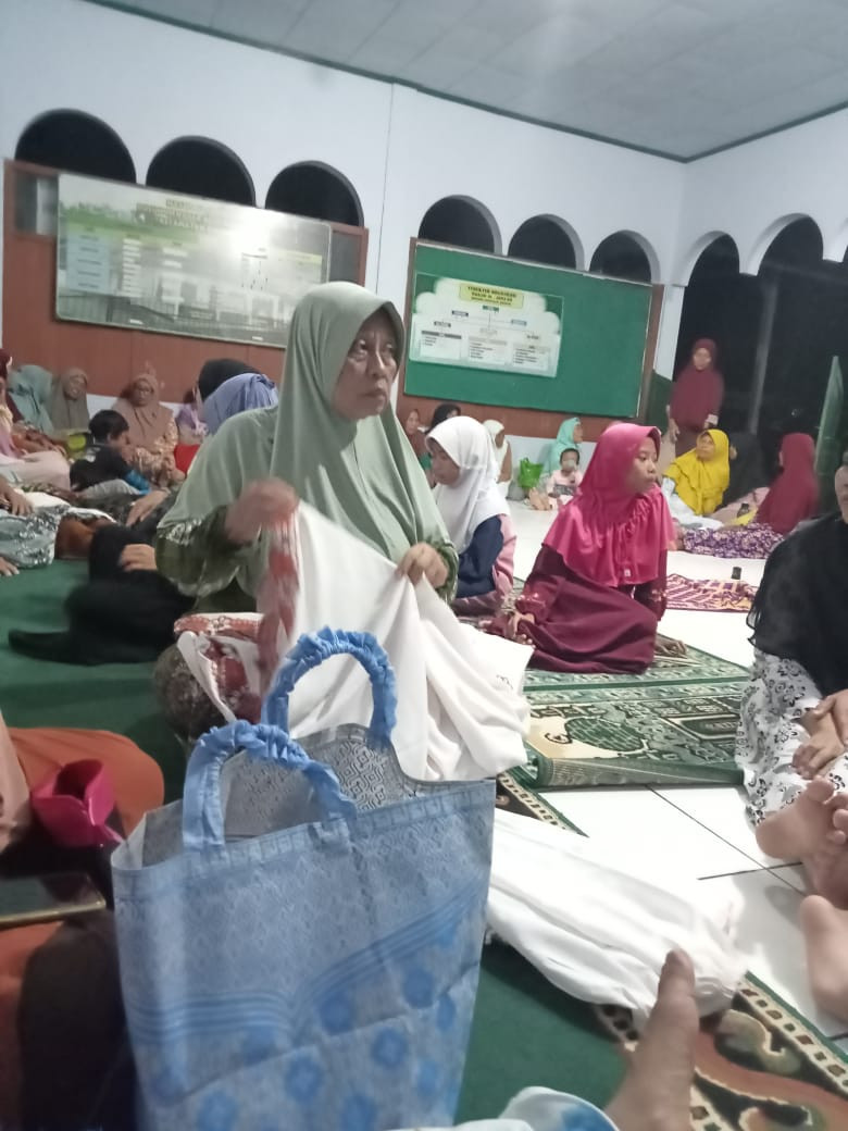 Sholat tarweh di lanjut pengajian malam nuzulal qur'an