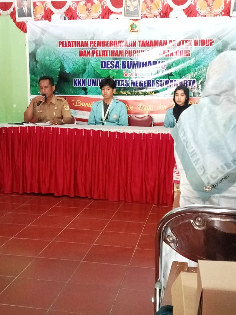 Pelatihan pembuatan pupuk organik cair dan apotek hidup