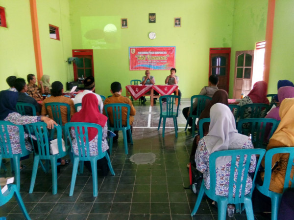 Materi dan sambutan dari Camat Selogiri dilanjutkan materi dari Dinas PPKB dan P3A Kabupaten Wonogiri