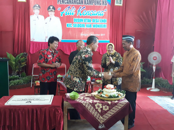 Penyerahan Tumpeng