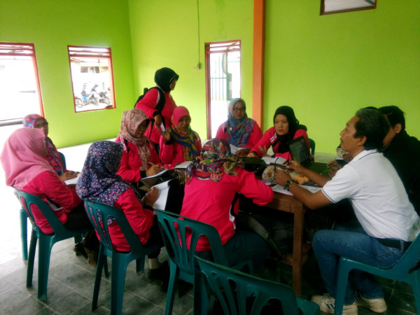 PLKB memberikan pengarahan untuk kader