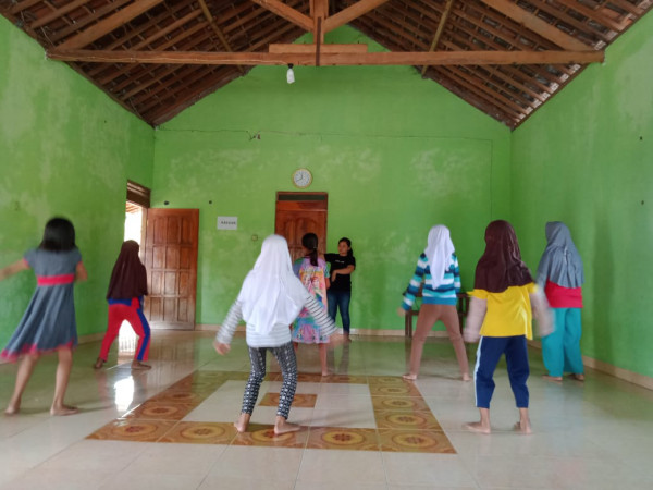 latian menari anak-anak