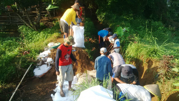 Perbaikan Tanggul Selatan Kampung KB Adi Kencana